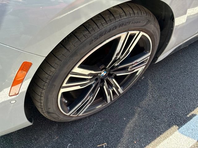 Used 2023 BMW i7 xDrive60 AWD/4WD image 2