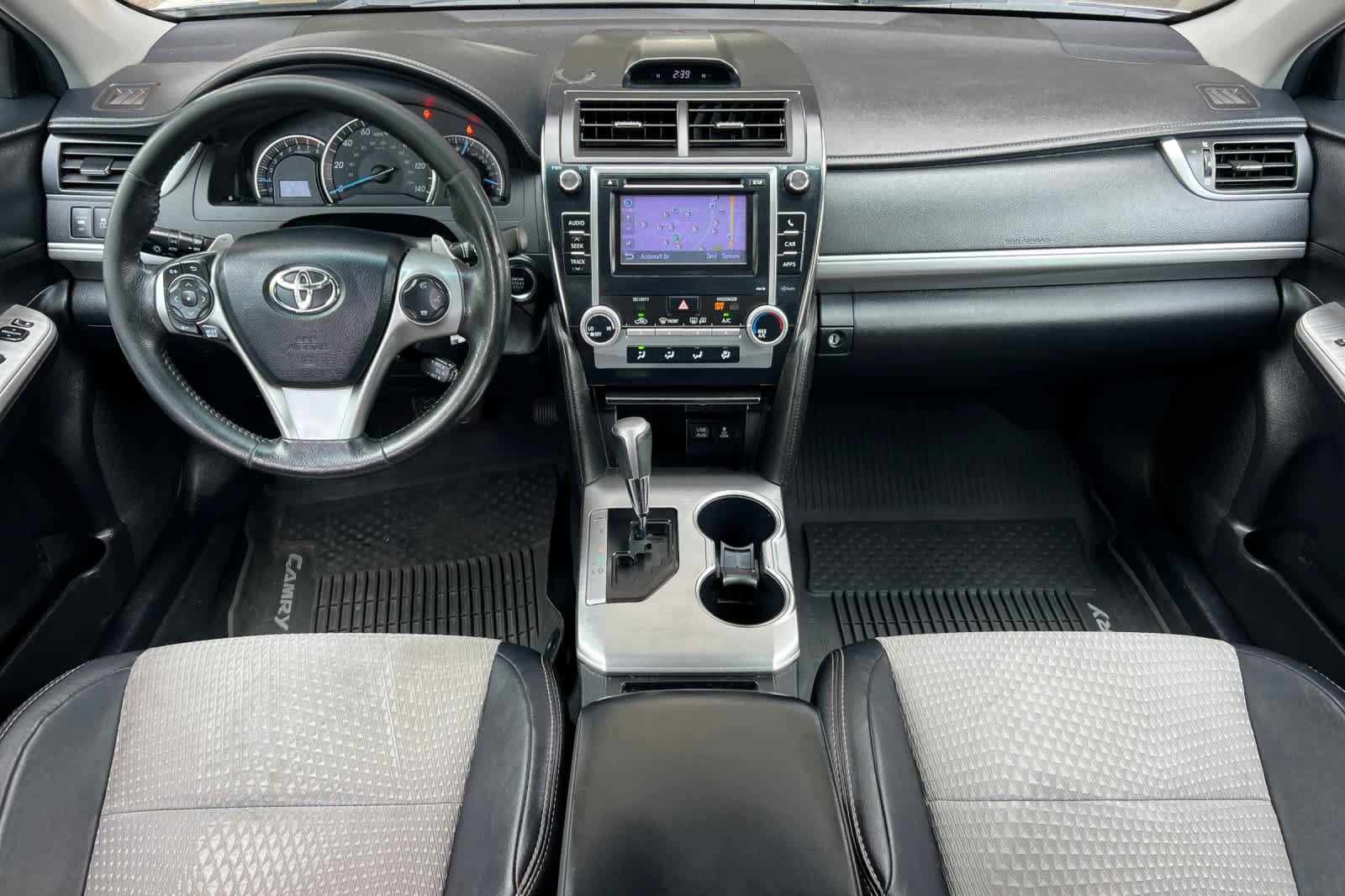 Used 2013 Toyota Camry SE w/ Convenience Pkg image 3