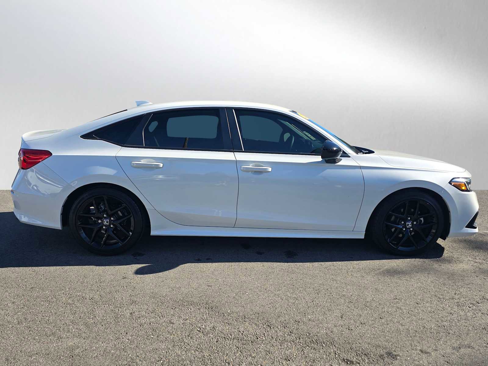 Used 2023 Honda Civic Sport image 2