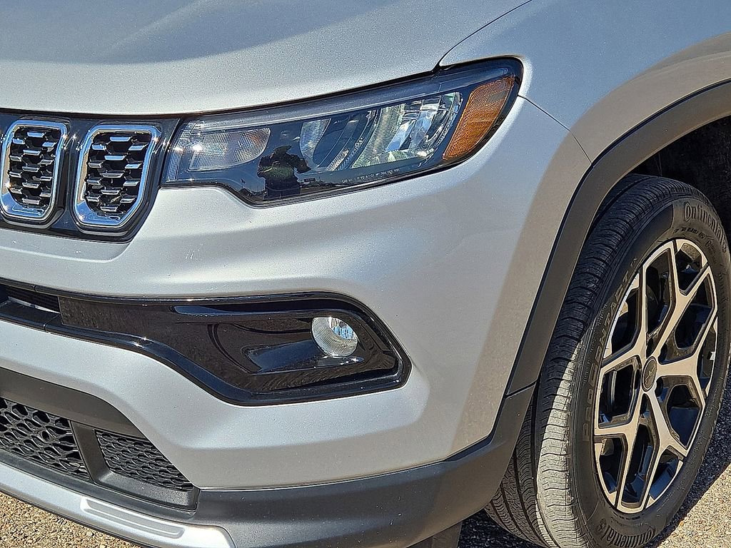 Used 2025 Jeep Compass Limited image 9