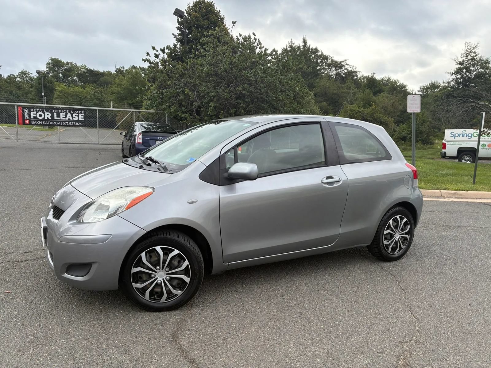 Used 2010 Toyota Yaris 2-Door Hatchback FWD image 2