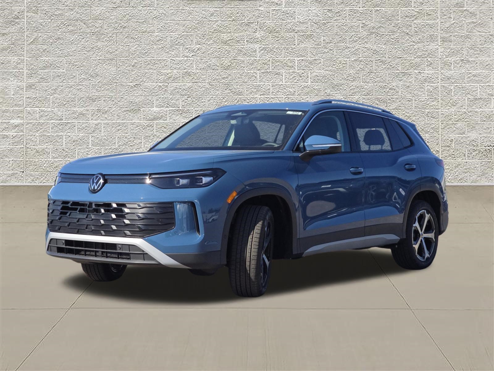 New 2026 Volkswagen Tiguan SE AWD/4WD image 3