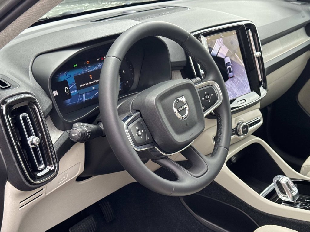 Used 2023 Volvo XC40 B5 Ultimate w/ Climate Package AWD/4WD image 22