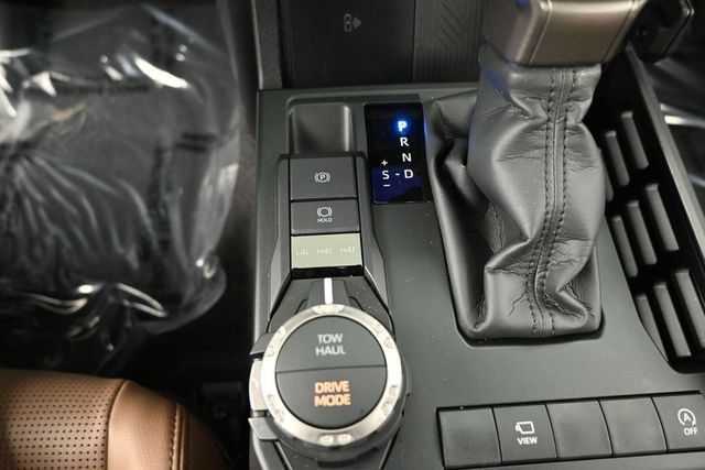 Used 2025 Toyota 4Runner Limited AWD/4WD image 15