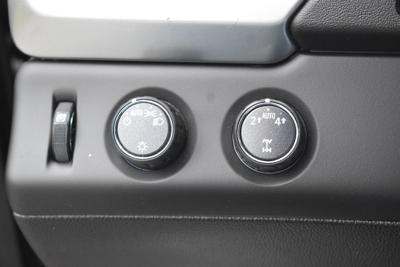 Used 2018 Chevrolet Suburban LT AWD/4WD image 23