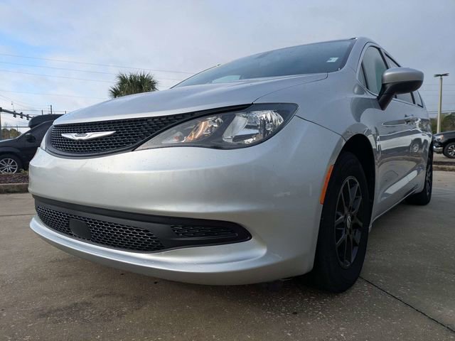 Certified 2022 Chrysler Voyager LX image 4