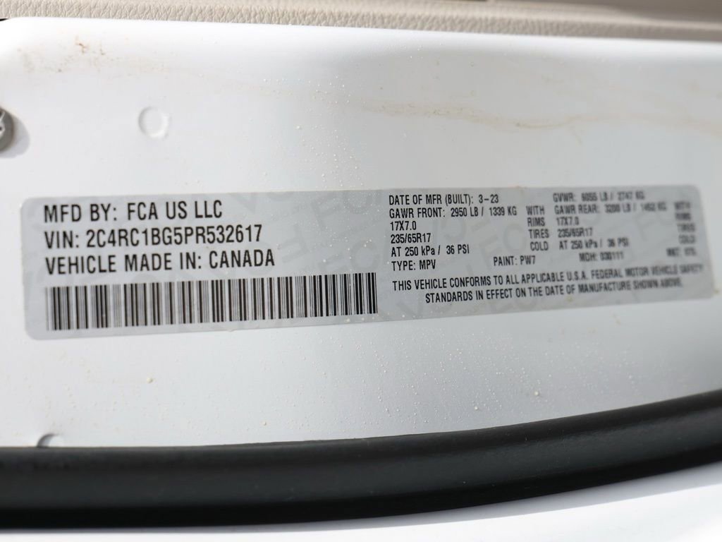 Used 2023 Chrysler Pacifica Touring-L image 31