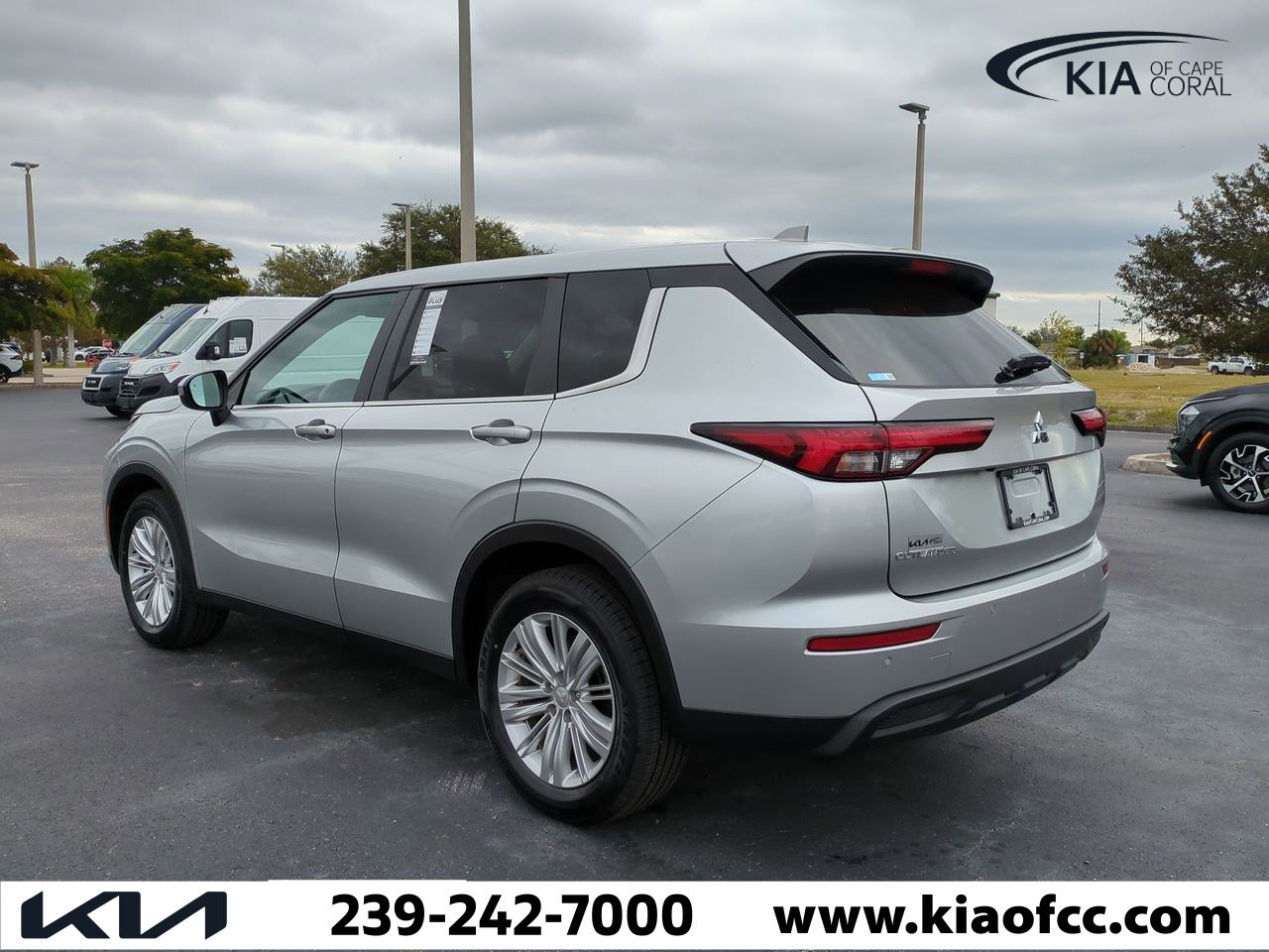 Used 2024 Mitsubishi Outlander ES image 7