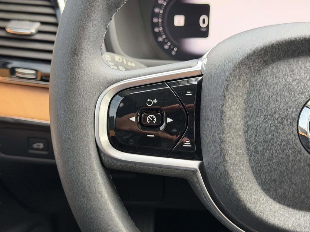 Used 2023 Volvo XC90 B5 Plus AWD/4WD image 8