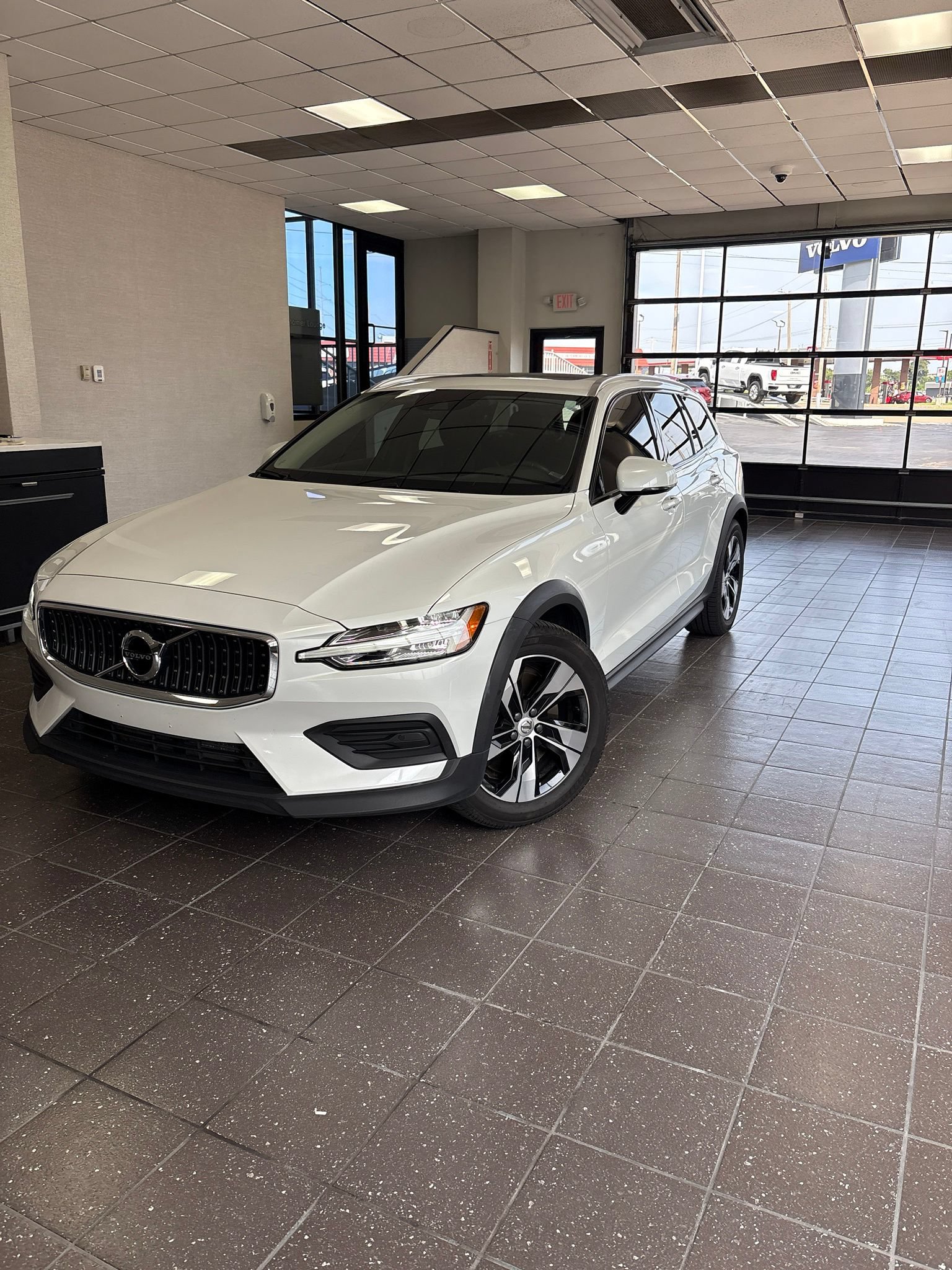 Used 2020 Volvo V60 T5 Cross Country