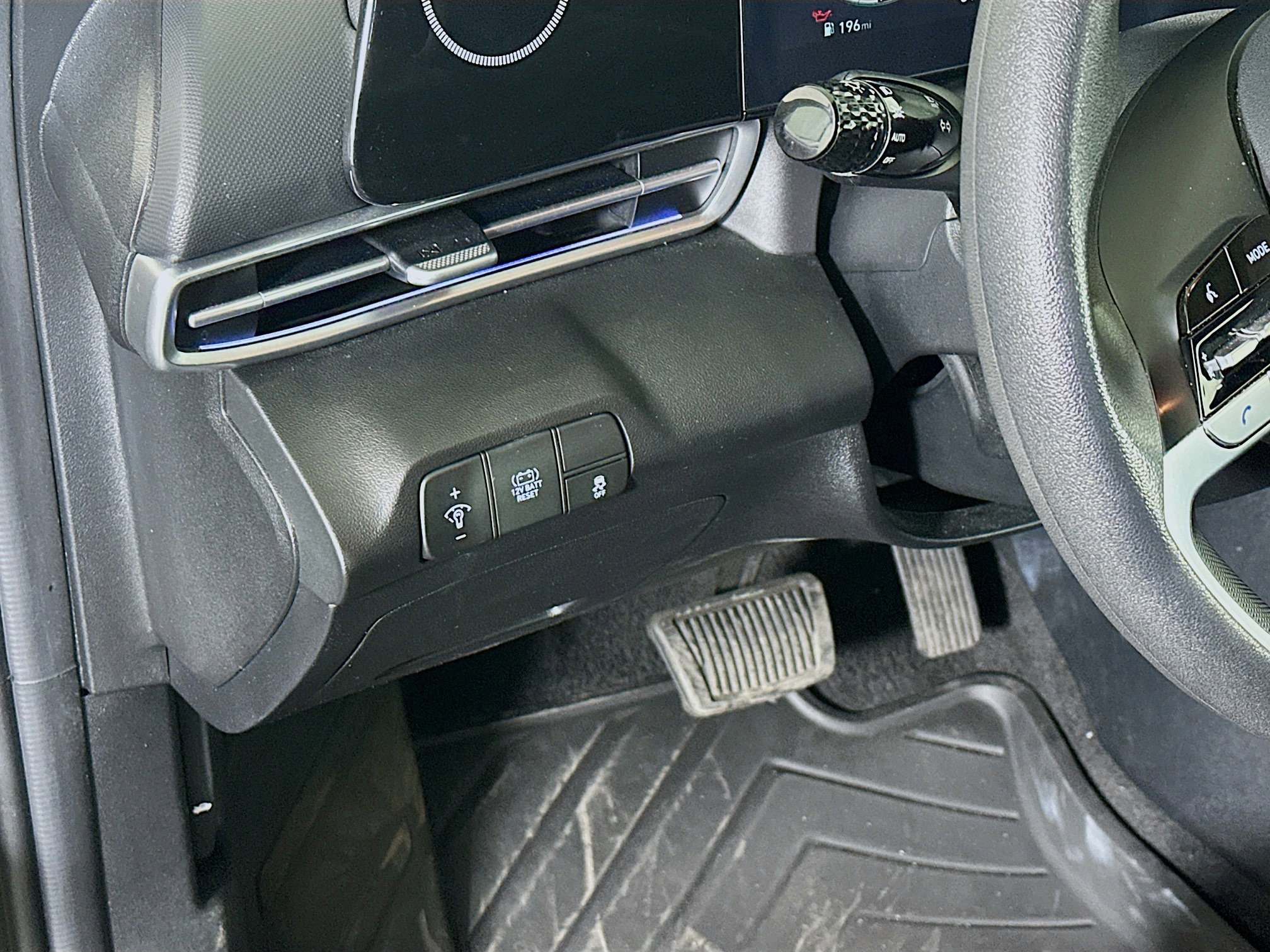 Used 2024 Hyundai Elantra Blue image 17