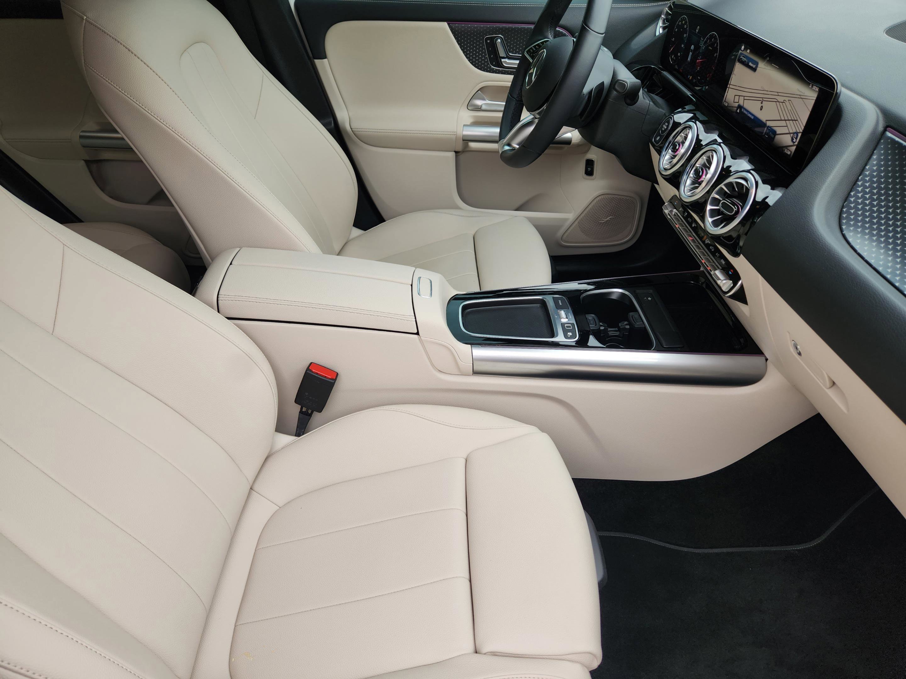 Used 2025 Mercedes-Benz GLA 250 image 7