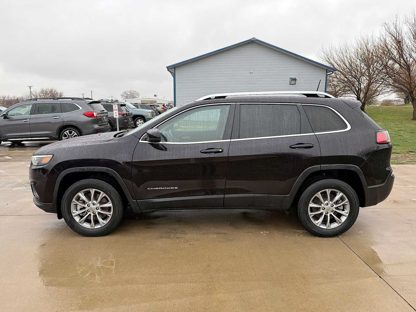 Used 2021 Jeep Cherokee Latitude Lux AWD/4WD image 3