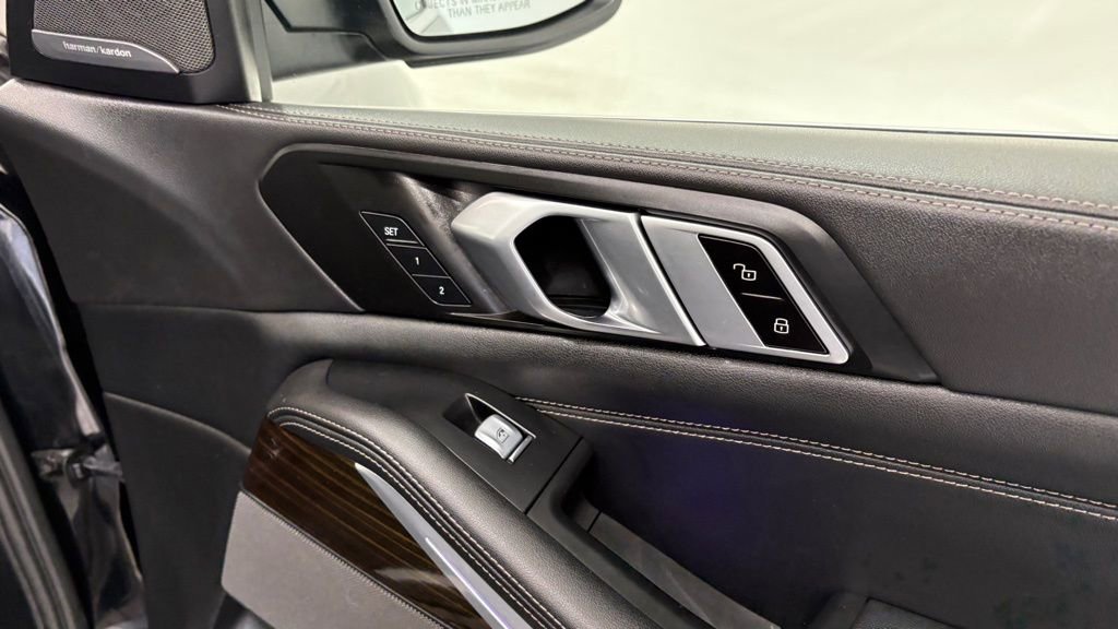 Used 2023 BMW X7 xDrive40i image 29