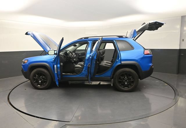 Used 2019 Jeep Cherokee Trailhawk w/ Comfort/Convenience Group AWD/4WD image 33