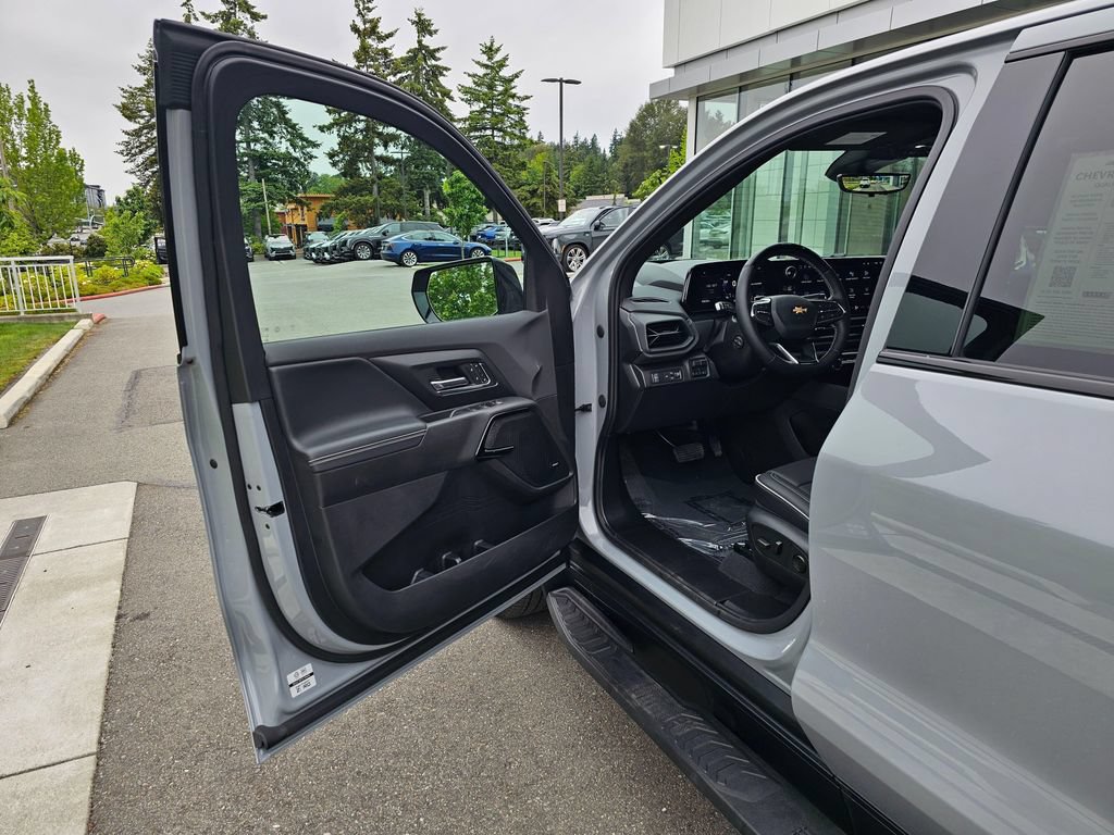Used 2026 Chevrolet Silverado EV LT AWD/4WD image 19