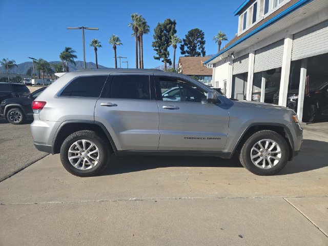 Used 2021 Jeep Grand Cherokee Laredo RWD image 2