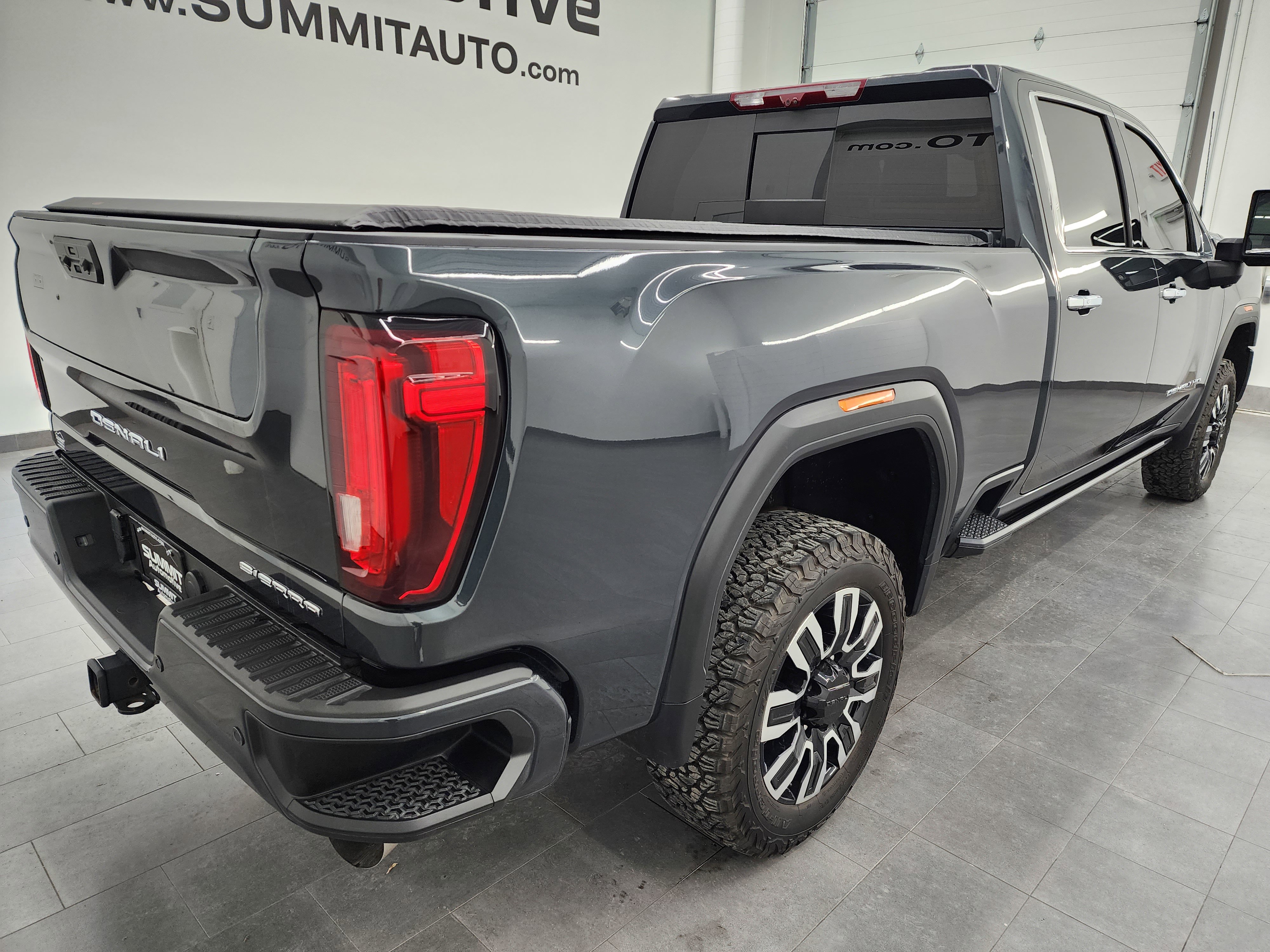 Used 2023 GMC Sierra 3500 Denali w/ Denali Ultimate Package image 4