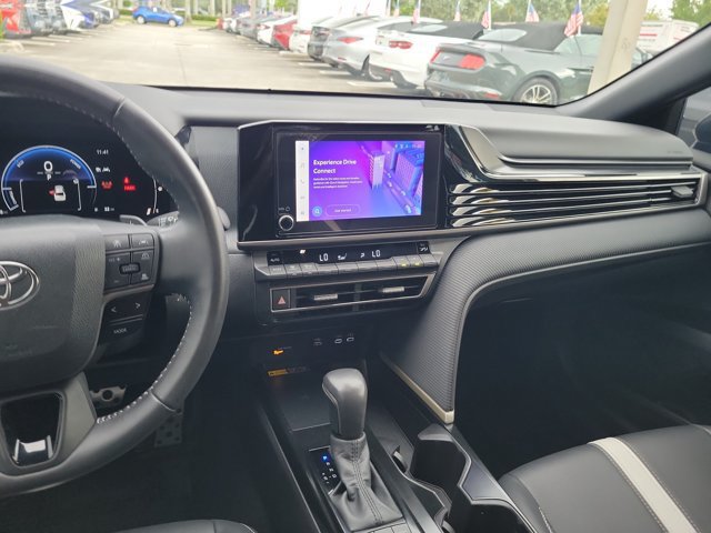 Used 2025 Toyota Camry SE FWD image 18