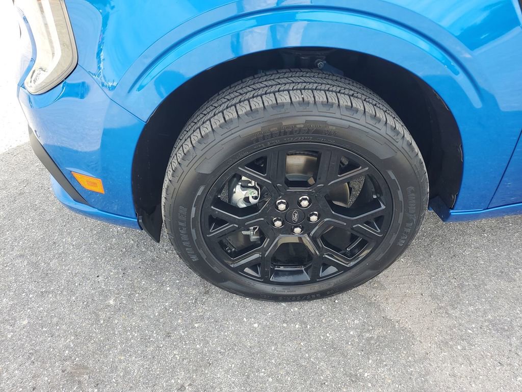 Used 2025 Ford Maverick Lobo image 17