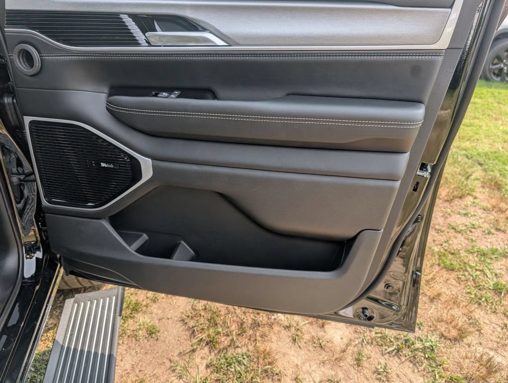 New 2026 Jeep Grand Wagoneer L Limited AWD/4WD image 33