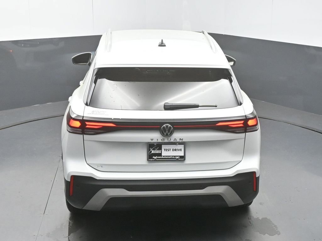 Certified 2025 Volkswagen Tiguan SE FWD image 46