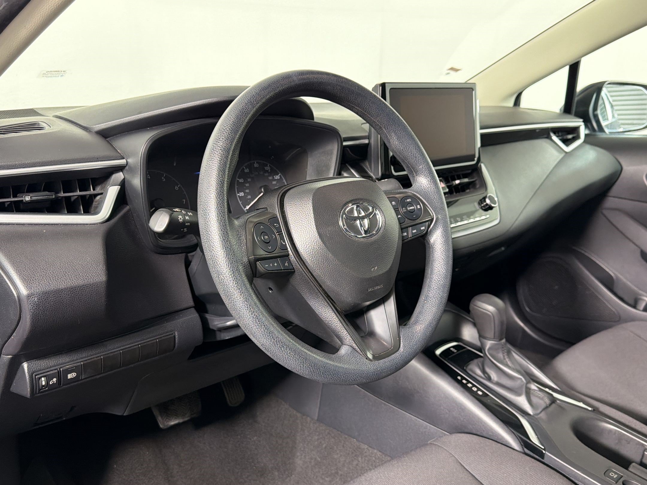 Used 2024 Toyota Corolla LE FWD image 3