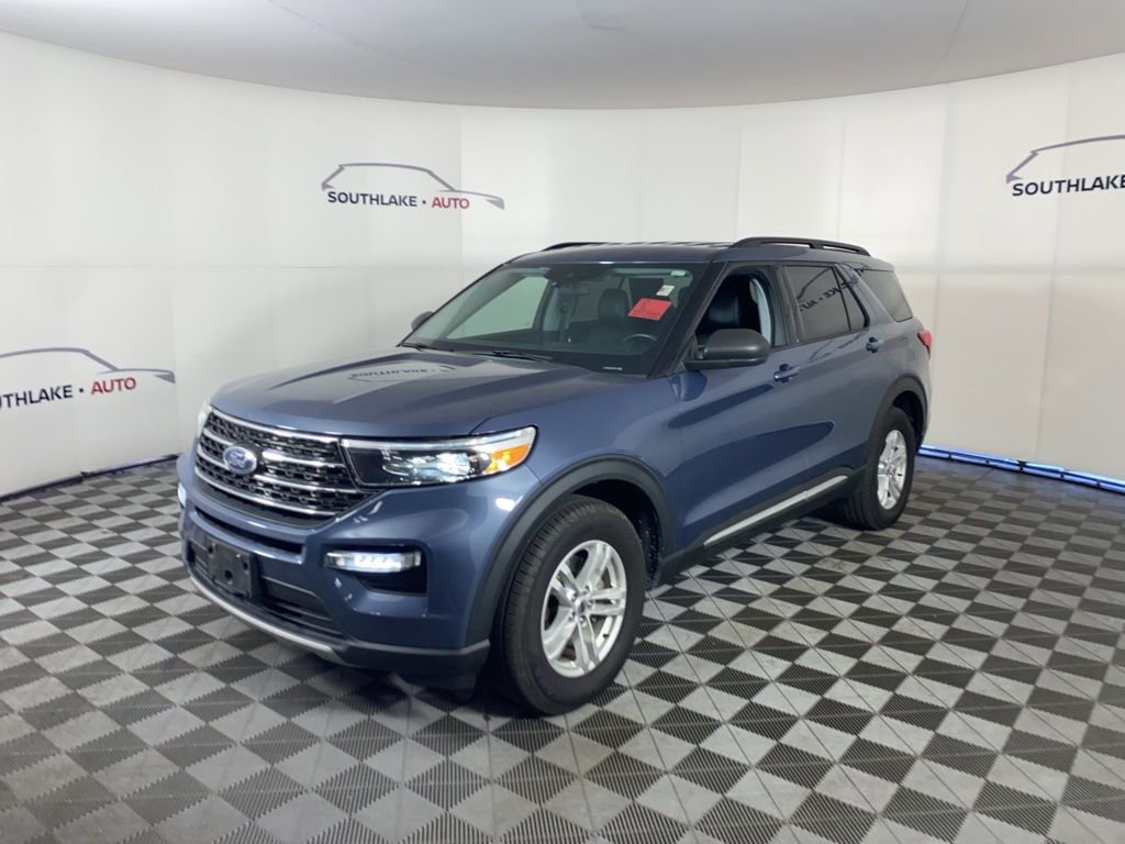Used 2021 Ford Explorer XLT w/ Equipment Group 202A AWD/4WD image 3