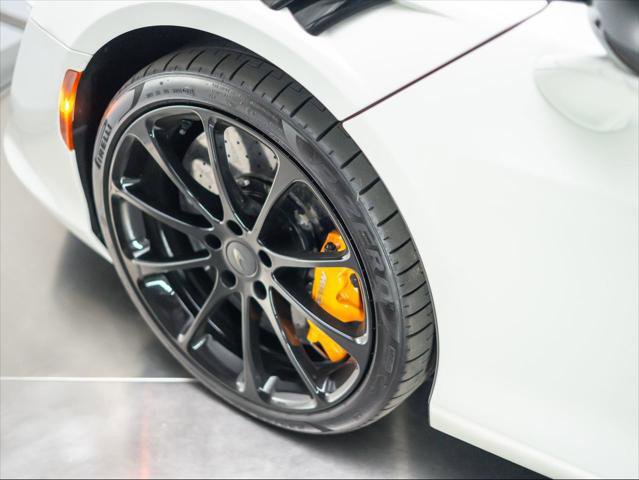 Used 2025 McLaren Artura image 22