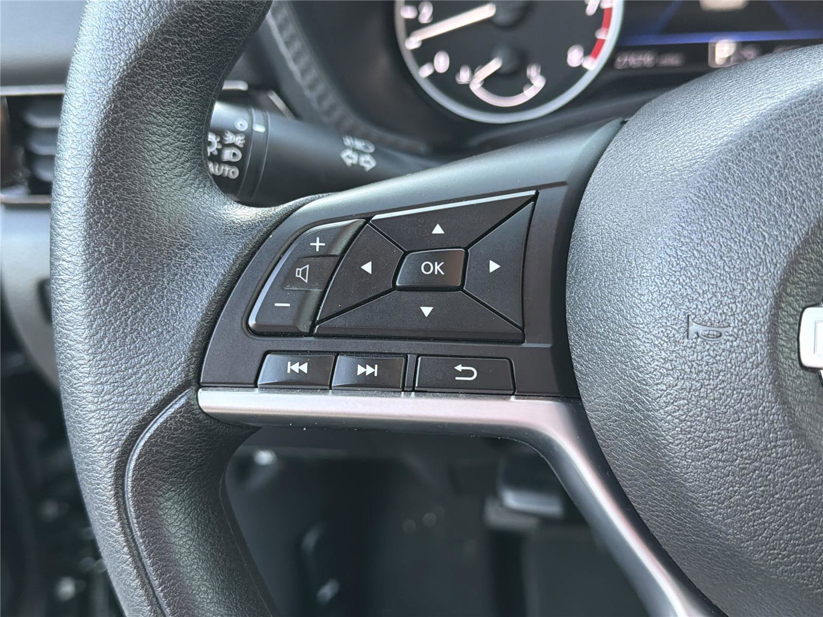 Used 2024 Nissan Sentra SV image 40