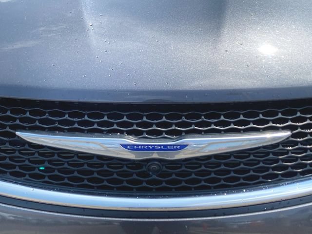 Used 2019 Chrysler Pacifica Limited w/ Advanced Safetytec Group FWD image 11