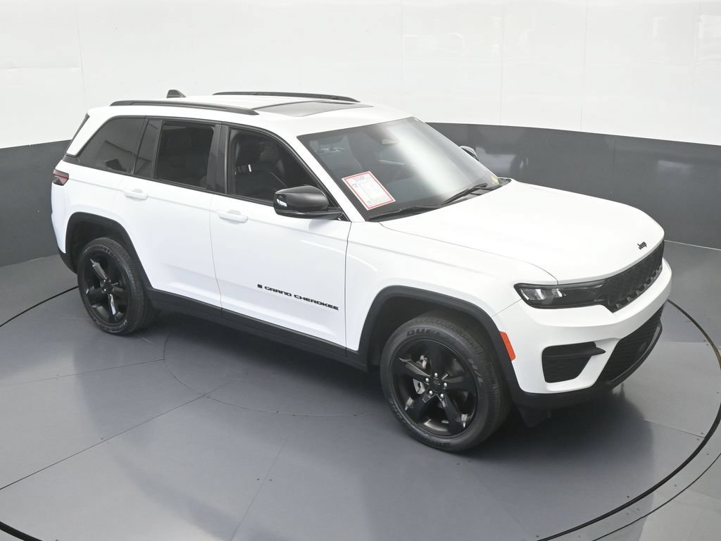 Used 2024 Jeep Grand Cherokee Altitude RWD image 51