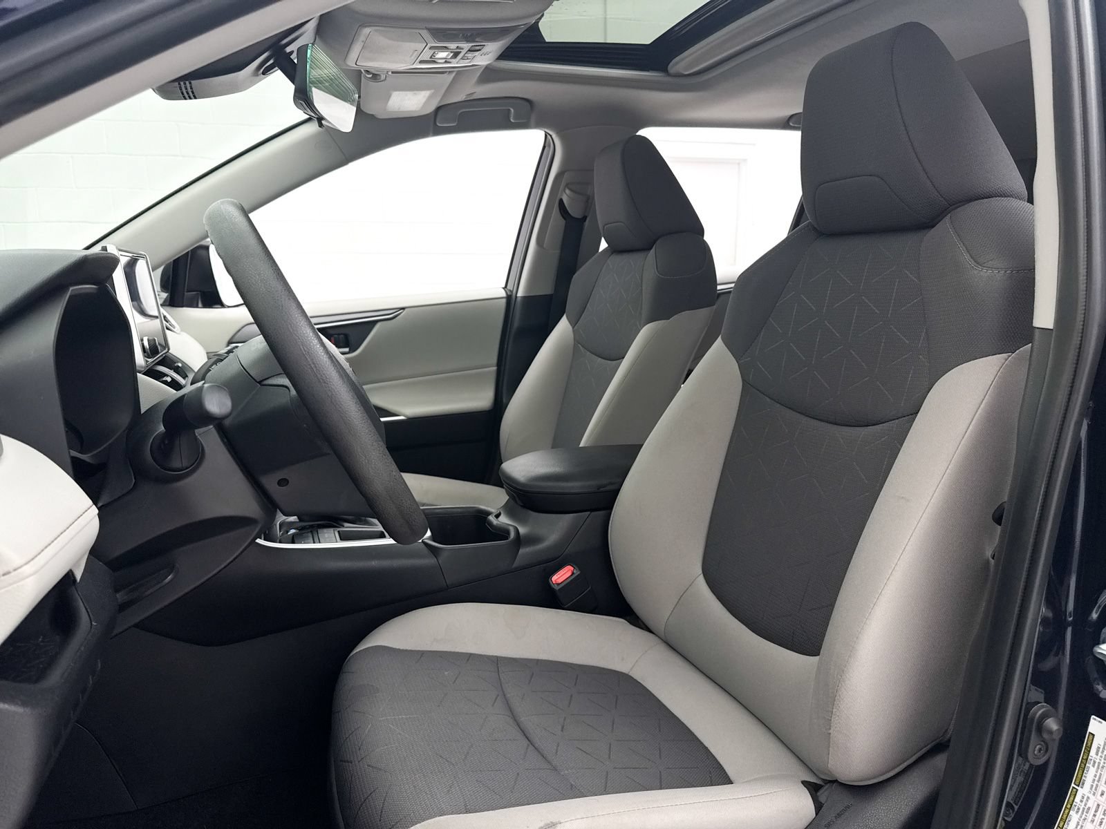 Used 2024 Toyota RAV4 XLE w/ Convenience Package FWD image 18