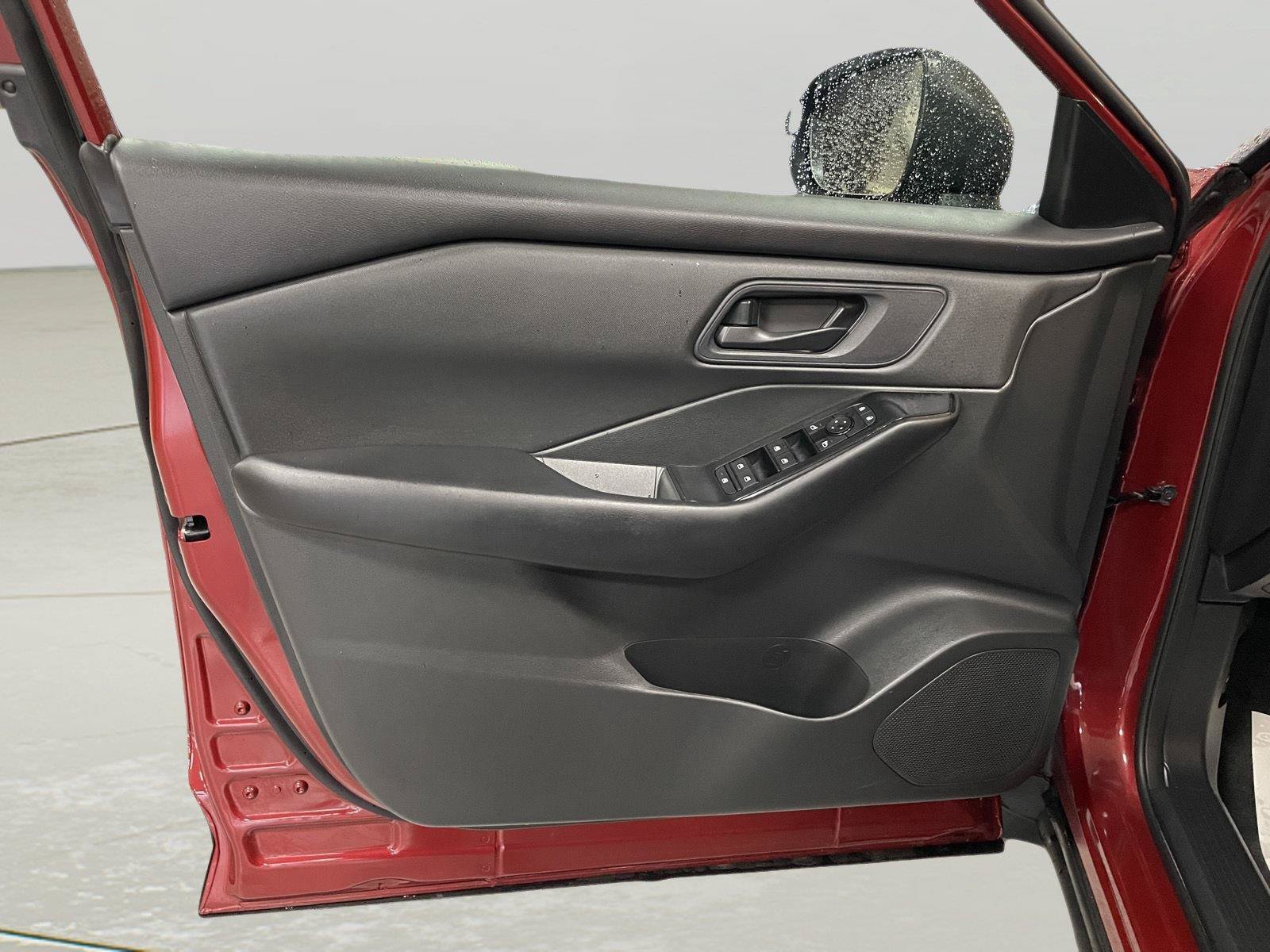 Used 2024 Nissan Rogue S AWD/4WD image 19