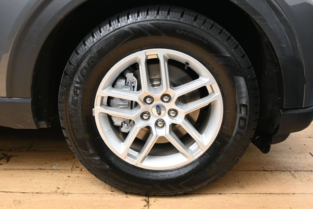 Used 2025 Ford Explorer Active RWD image 18