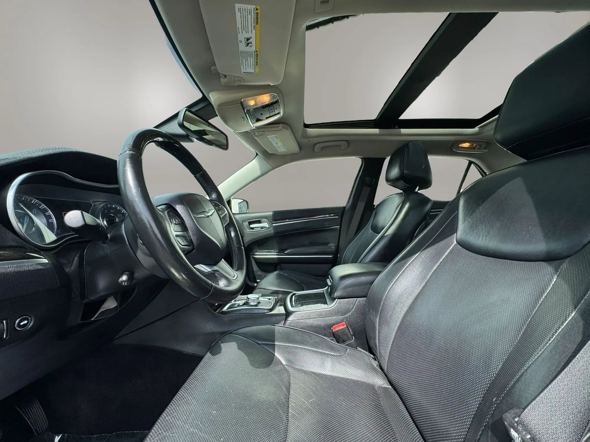 Used 2017 Chrysler 300 C RWD image 11