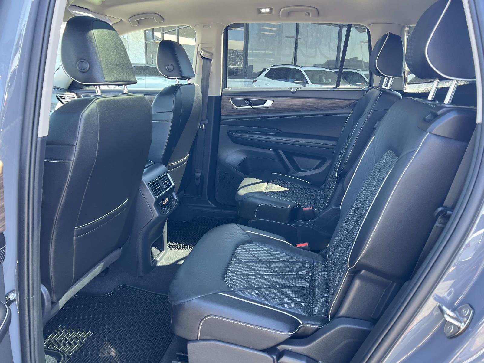 Certified 2025 Volkswagen Atlas SEL Premium R-Line image 24