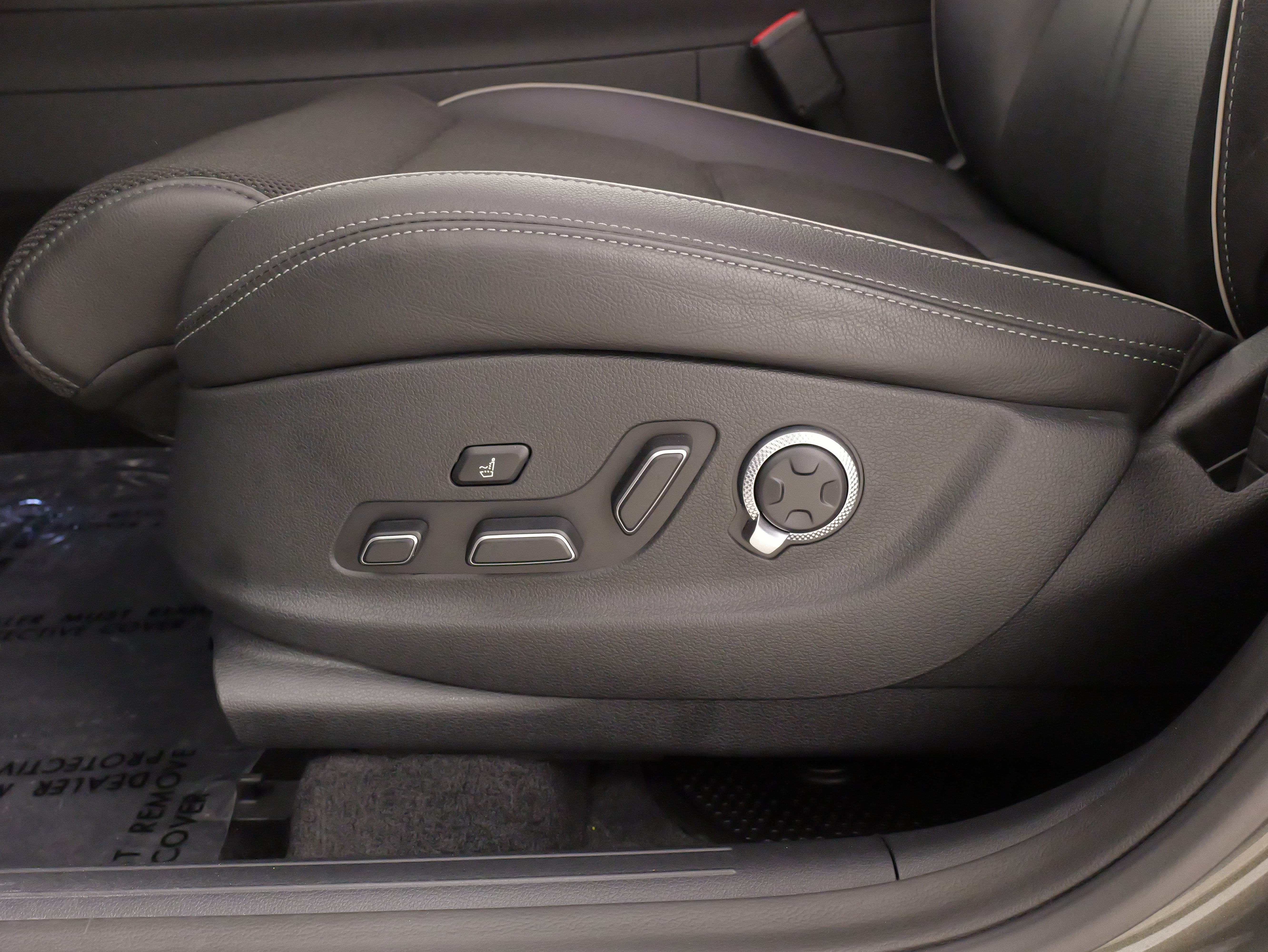 Used 2025 Genesis GV70 3.5T Sport AWD/4WD image 40