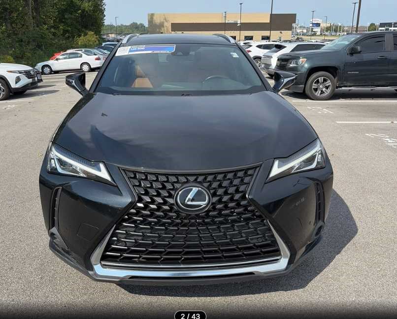 Used 2022 Lexus UX 200 w/ Accessory Package (Z2) FWD image 2