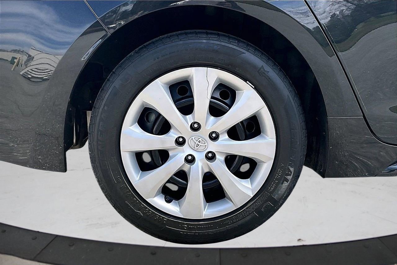 Used 2020 Toyota Corolla LE image 33