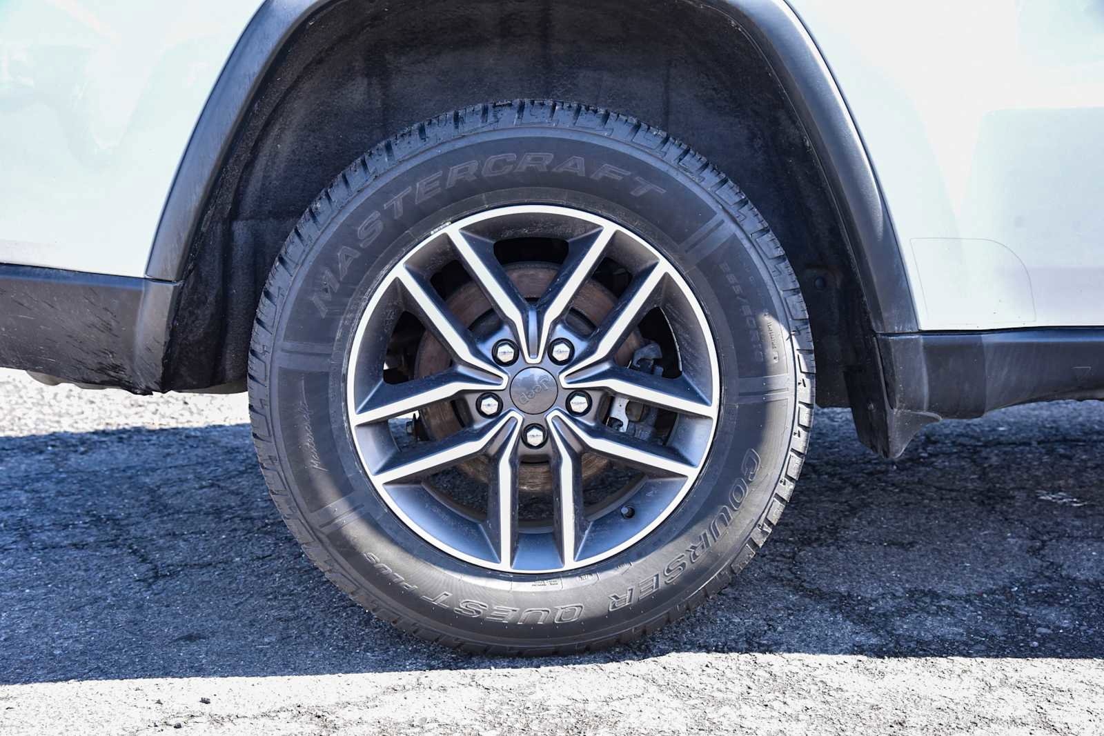 Certified 2021 Jeep Grand Cherokee Limited w/ Luxury Group II AWD/4WD image 12