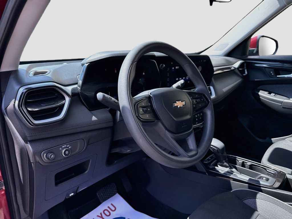 Used 2025 Chevrolet TrailBlazer LT FWD image 9