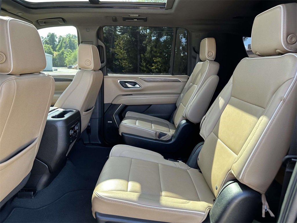 Used 2023 Chevrolet Suburban Premier w/ Premium Package 2 image 18