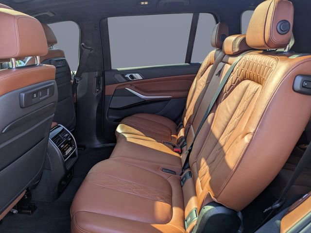 Used 2021 BMW X7 M50i image 15