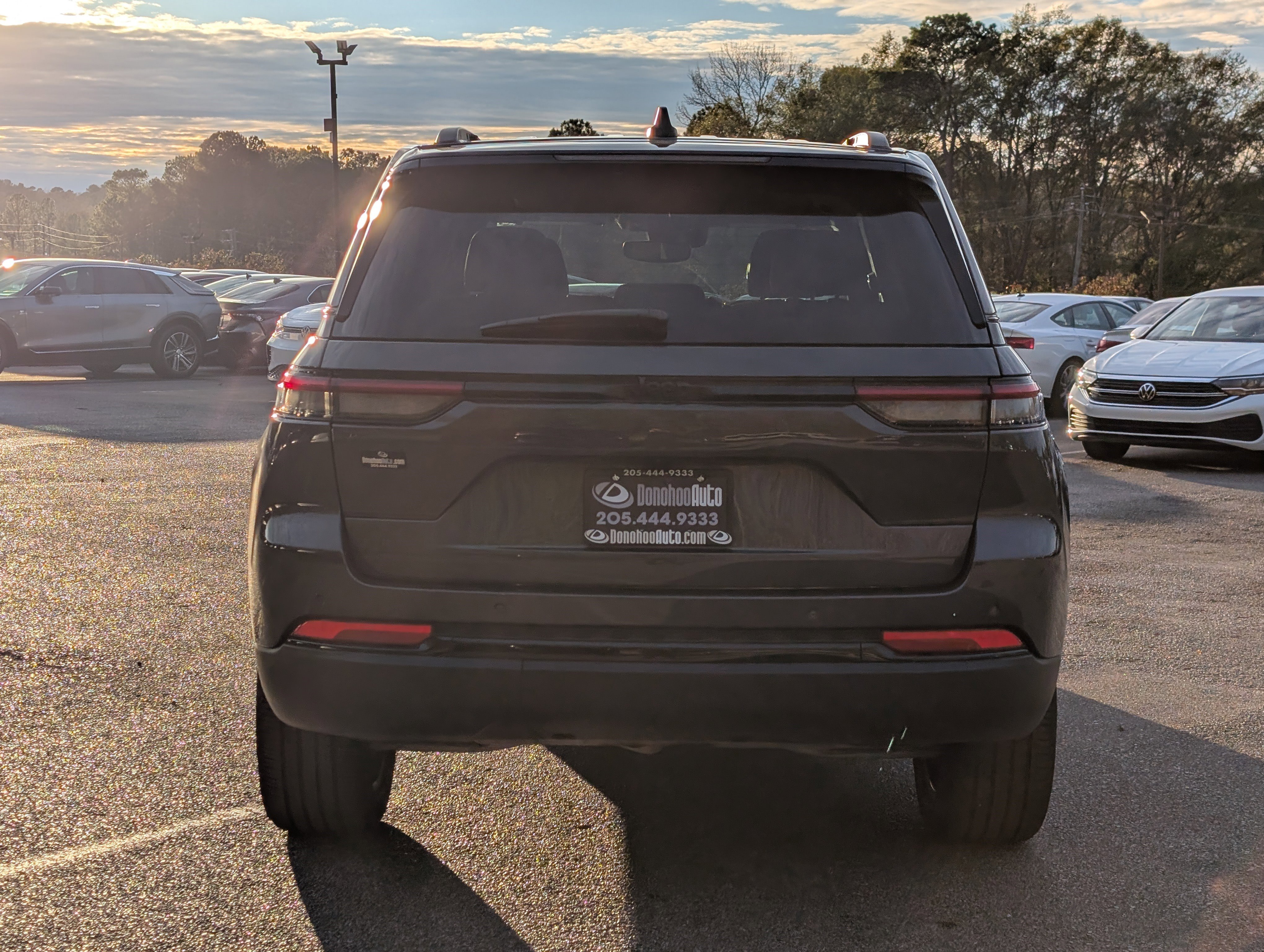 Used 2024 Jeep Grand Cherokee Altitude image 8