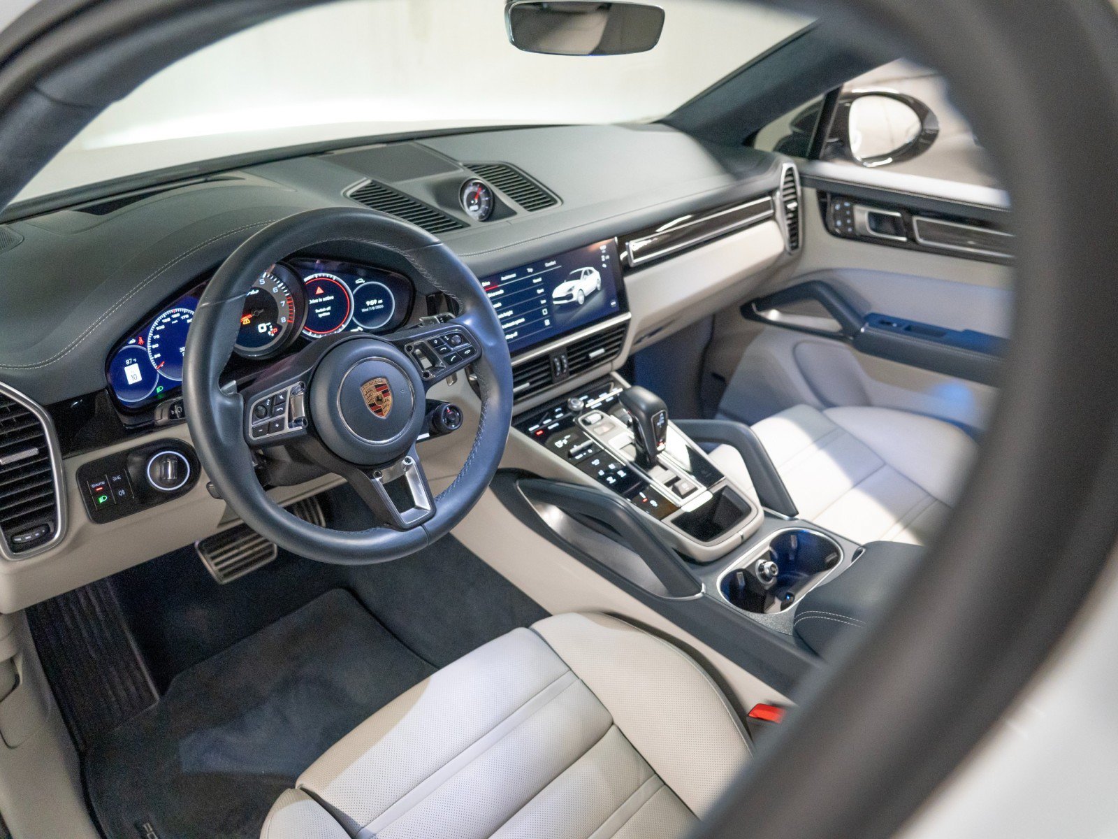 Certified 2023 Porsche Cayenne Turbo AWD/4WD image 4