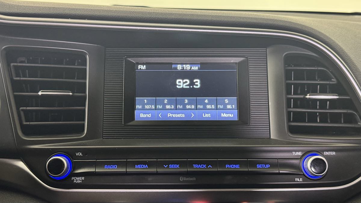 Used 2020 Hyundai Elantra SE w/ Cargo Package (C1) FWD image 21
