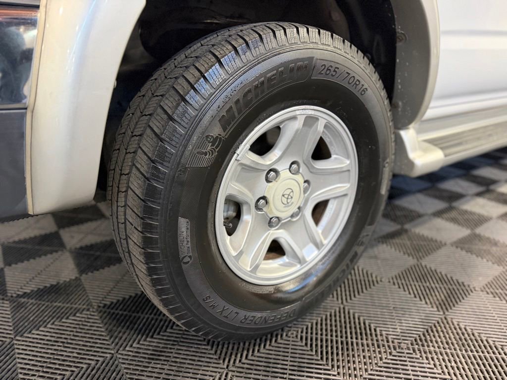 Used 2002 Toyota 4Runner SR5 AWD/4WD image 8