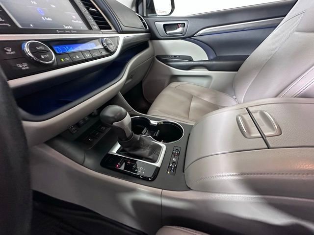 Used 2018 Toyota Highlander Limited AWD/4WD image 32