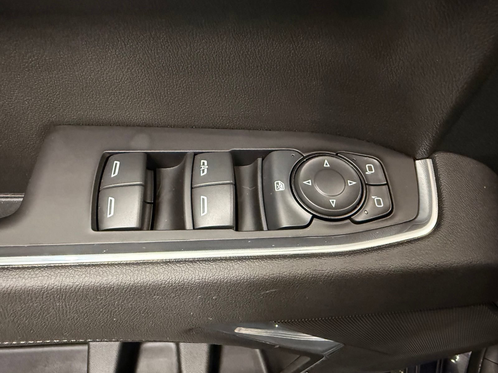 Used 2023 Chevrolet Silverado 1500 LT AWD/4WD image 10